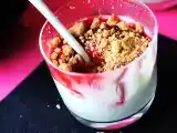 Ricetta Bicchierino di mousse di uva spina, gelée di lamponi e crumble allo zenzero