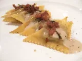 Ricetta Ravioli ai porcini con salsa di castagne e salsiccia al rosmarino