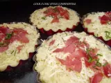 Ricetta Antipasti : tartellette di patate con provola affumicata e bresaola