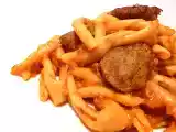 Ricetta Fileja tropeana alla cipolla rossa con polpettine morbide di melanzane