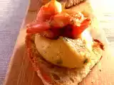 Ricetta Crostoni di pane toscano con mousse tiepida di ceci, gamberi e lardo di colonnata
