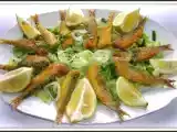 Ricetta Sardine fritte dell'agente immobiliare su letto di lattuga romana