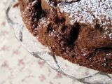 Ricetta Torta al cioccolato, nocciole e fava tonka