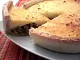 Ricetta Torta salata con pasta al vino, verze e patate