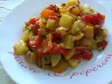 Ricetta Patate e peperoni al forno: il contorno rustico, facile e super gustoso che piace a tutti