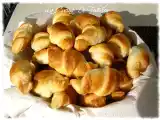 Ricetta Cornetti di sfoglia con salsiccia da aperitivo