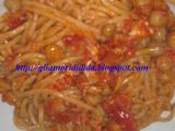 Ricetta Spaghetti al sugo di sgombro e ceci