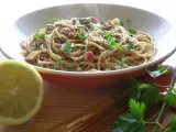 Ricetta Spaghetti alle vongole, prezzemolo e pomodorini secchi