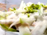 Ricetta Indivia belga, mela verde e salsa al roquefort con pistacchi