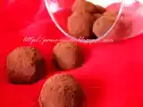 Ricetta Tartufi di cioccolato fondente e amarene candite con essenza di violetta