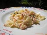 Ricetta Farfalle al Salmone mantecate con Ricotta e Scorza di Limone