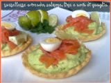 Ricetta Tartellette con crema di avocado, salmone, lime e uova di quaglia