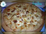 Ricetta Pizza mozzarella, pecorino, miele e noci