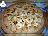 Ricetta Pizza mozzarella, pecorino, miele e noci