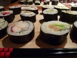 Ricetta Primo sushi: maki salmone/avocado, maki surimi/ravanelli