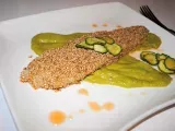Ricetta Filetto di rombo al sesamo su crema di zucchine e glassa alle cipolle