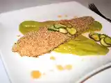 Ricetta Filetto di rombo al sesamo su crema di zucchine e glassa alle cipolle