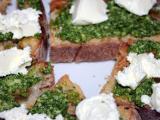 Ricetta Crostini con pesto di rucola e robiola fresca