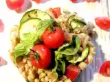 Ricetta Insalata di farro al pesto con zucchine grigliate e salmone affumicato
