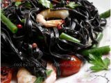 Ricetta Ricette estive e light : tagliolini al nero di seppia con verdure e gamberi