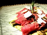 Ricetta Carpaccio di carne con cipolle all'aceto balsamico