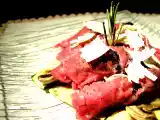 Ricetta Carpaccio di carne con cipolle all'aceto balsamico