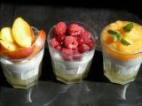Ricetta Bicchierini di yogurt greco e frutta