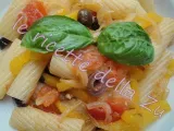 Ricetta Tortiglioni al sugo di pomodori freschi, falde di peperone giallo e olive nere