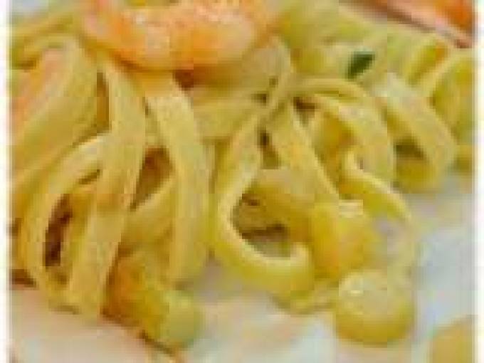 Tagliatelle con asparagi e gamberi