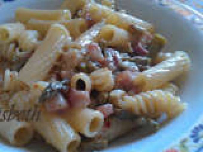 Pasta pasticciata con asparagi, pancetta e zola