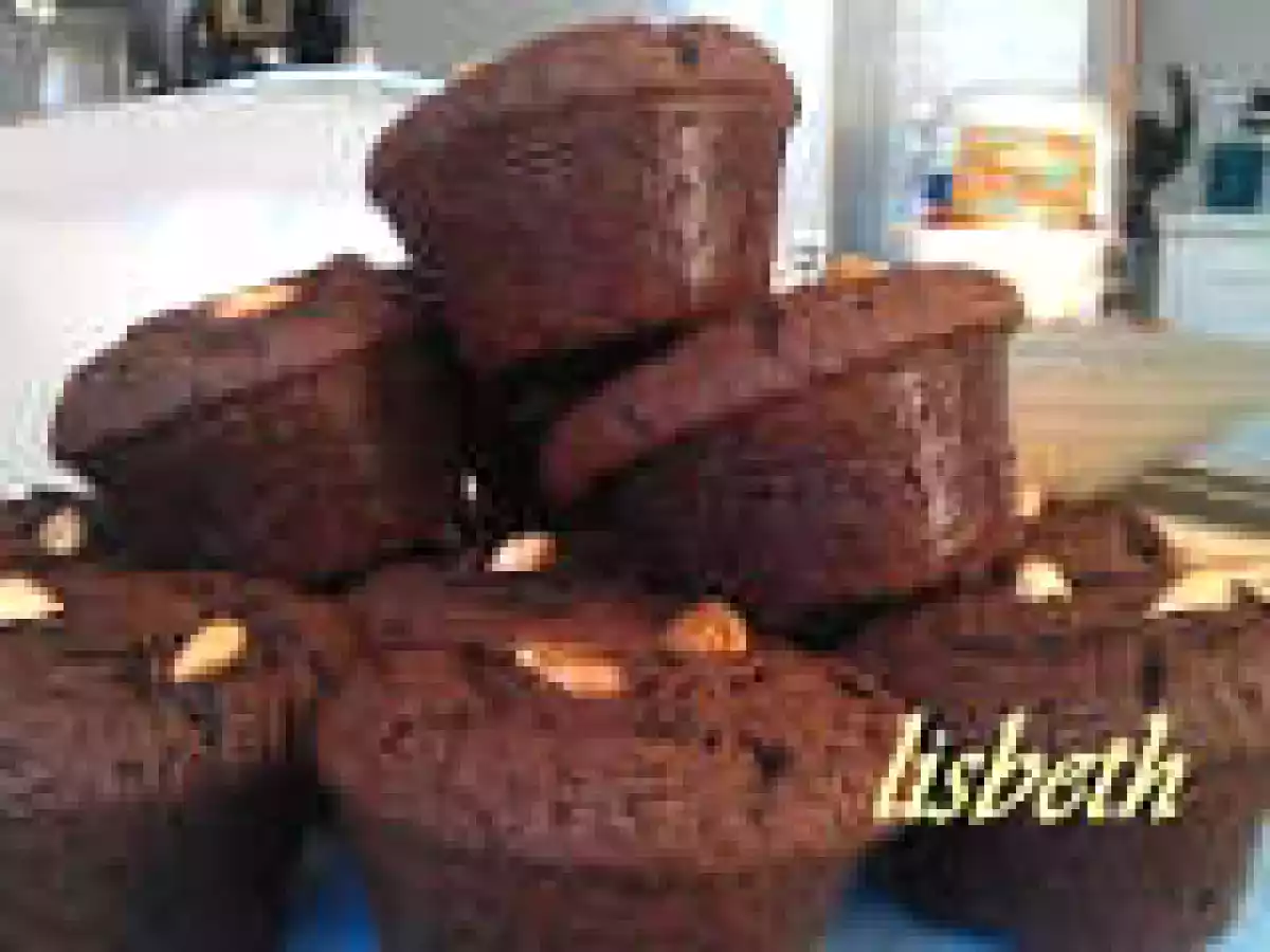 Cioccolatosissimi muffin di cantucci al cioccolato, solo con albumi
