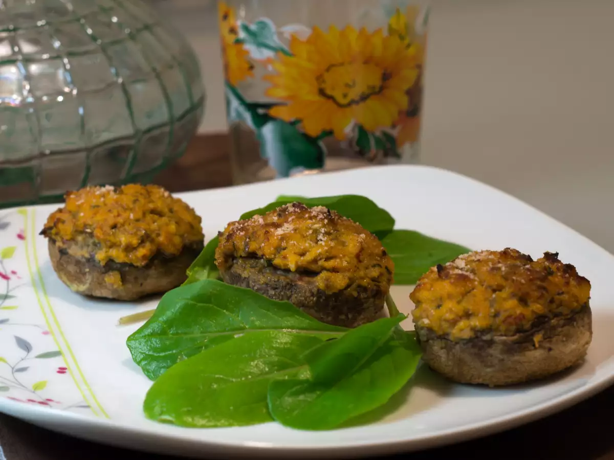 Ricetta Funghi ripieni alla pizzaiola
