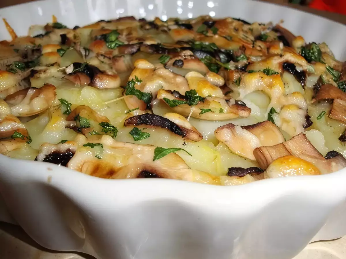 Ricetta Tortino di patate e funghi al forno con mozzarella: ricetta facile e gustosa