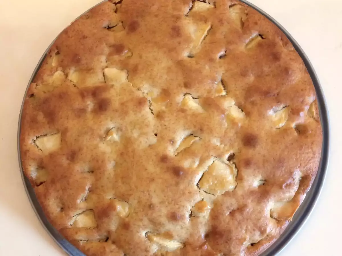 Ricetta Torta di mele allo yogurt con uvetta, pinoli e cannella