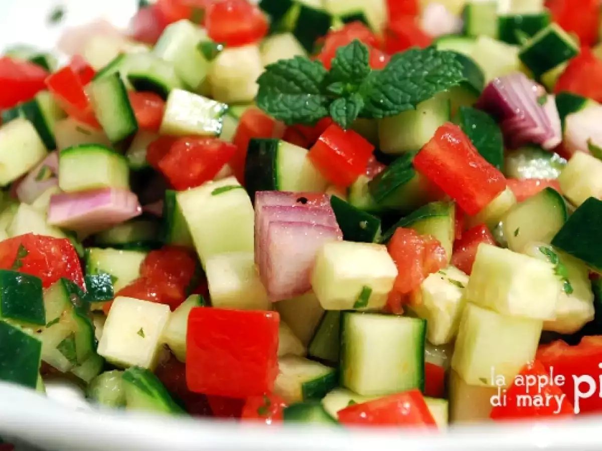 Ricetta Insalata persiana di cetriolo, pomodoro, cipolla rossa e menta (salad e shirazi)