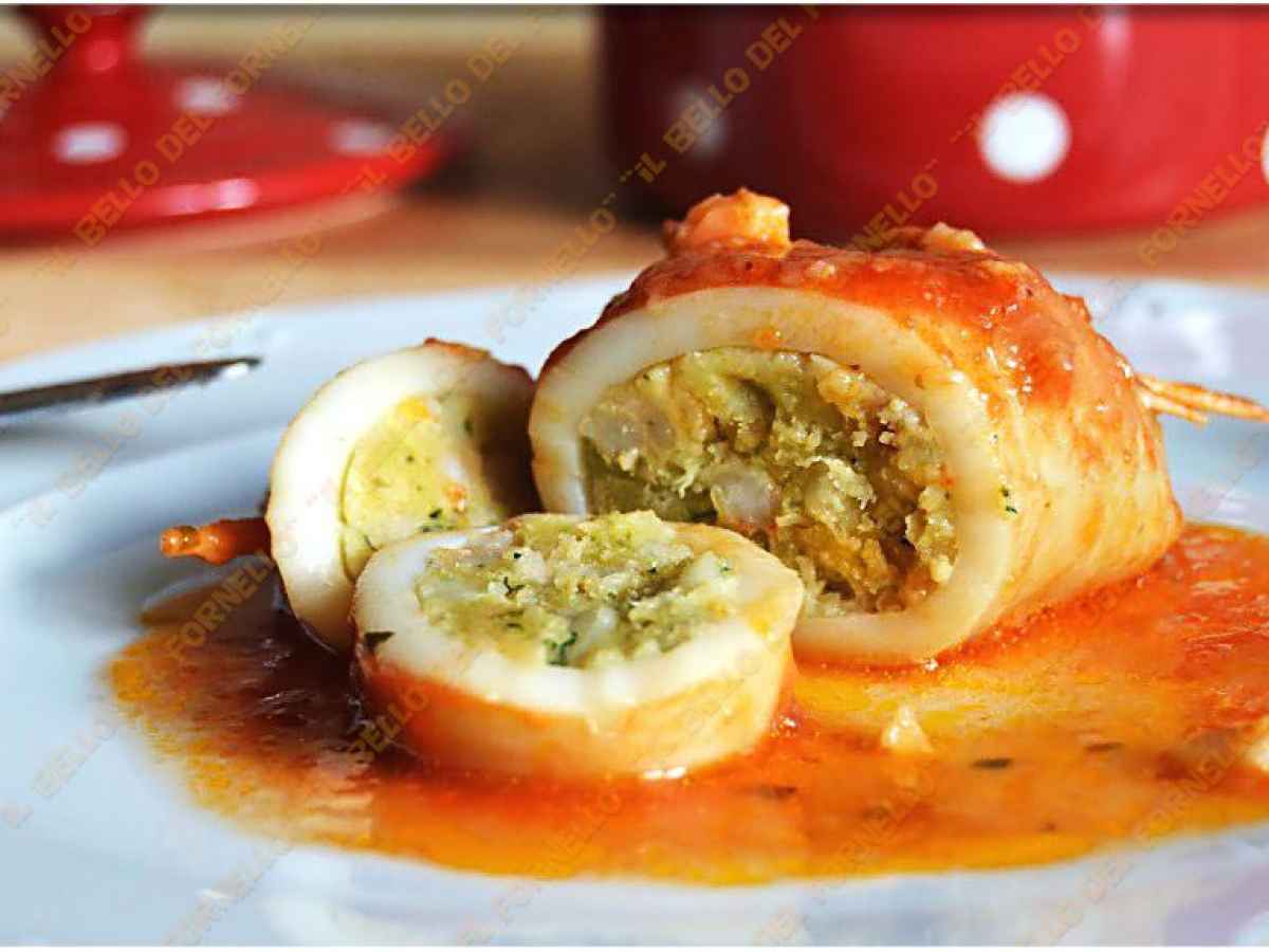 Calamari ripieni al sugo