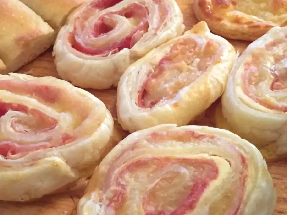 Ricetta Girelle di sfoglia, philadelphia e prosciutto cotto