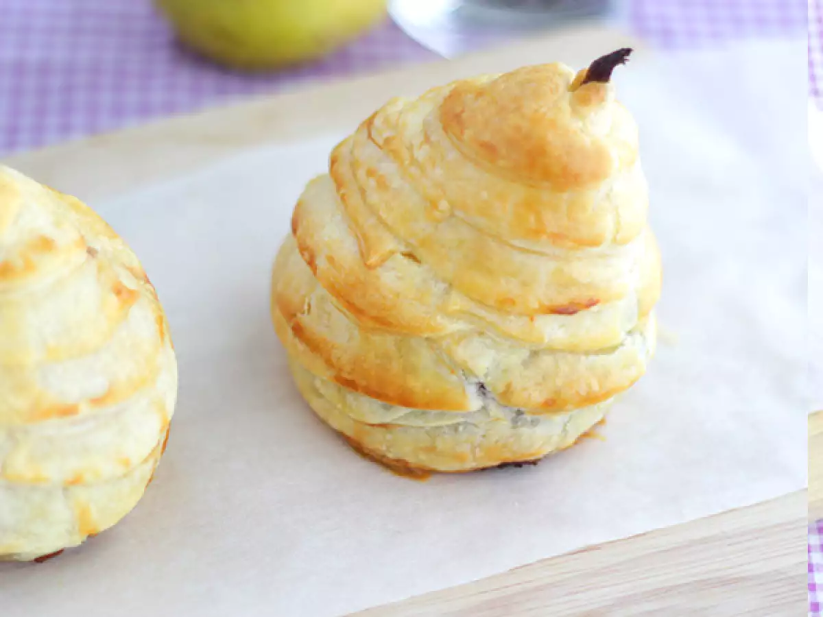 Ricetta Pere in crosta di sfoglia con cuore al cioccolato