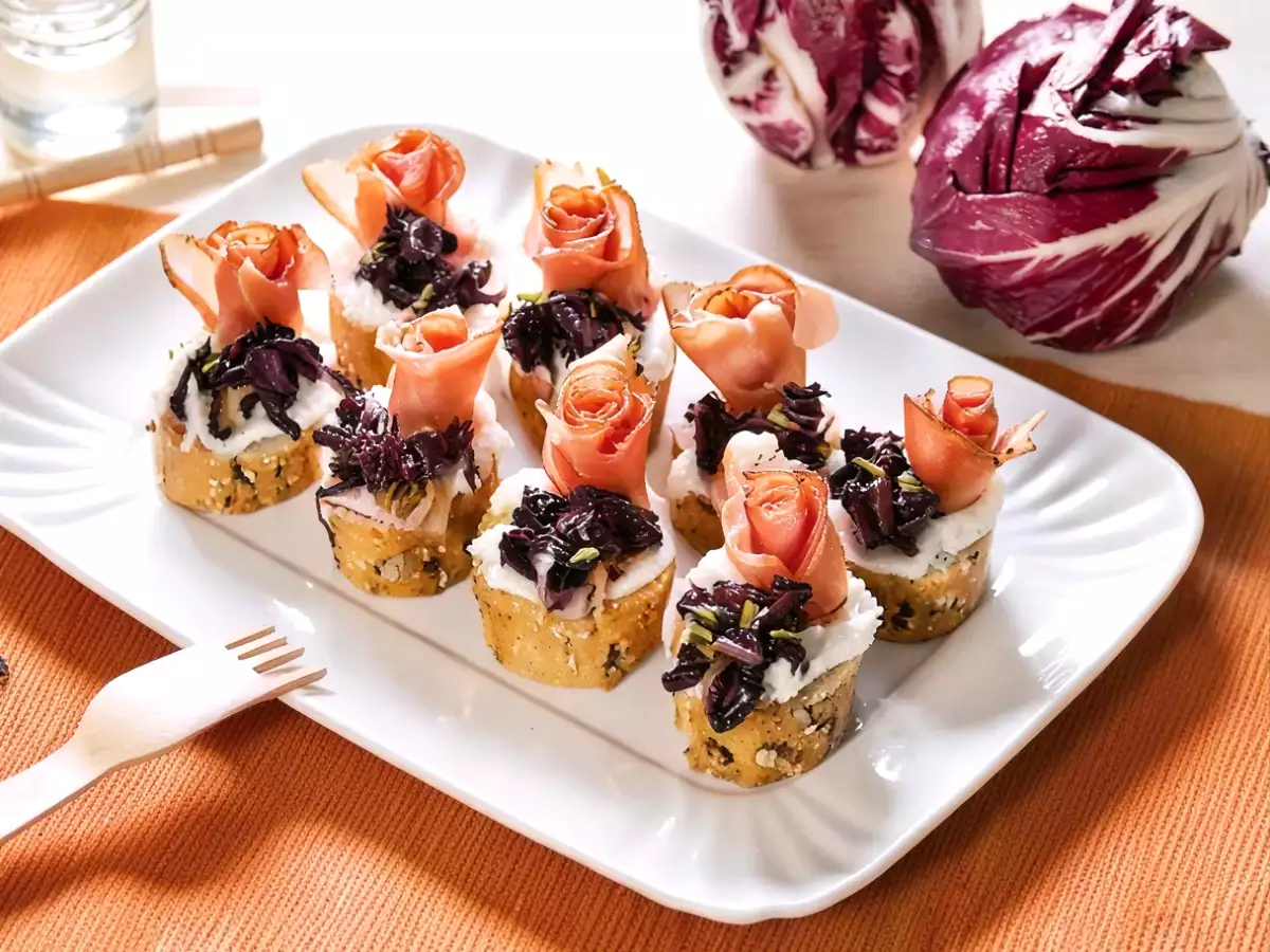 Ricetta Crostini con radicchio caramellato e speck