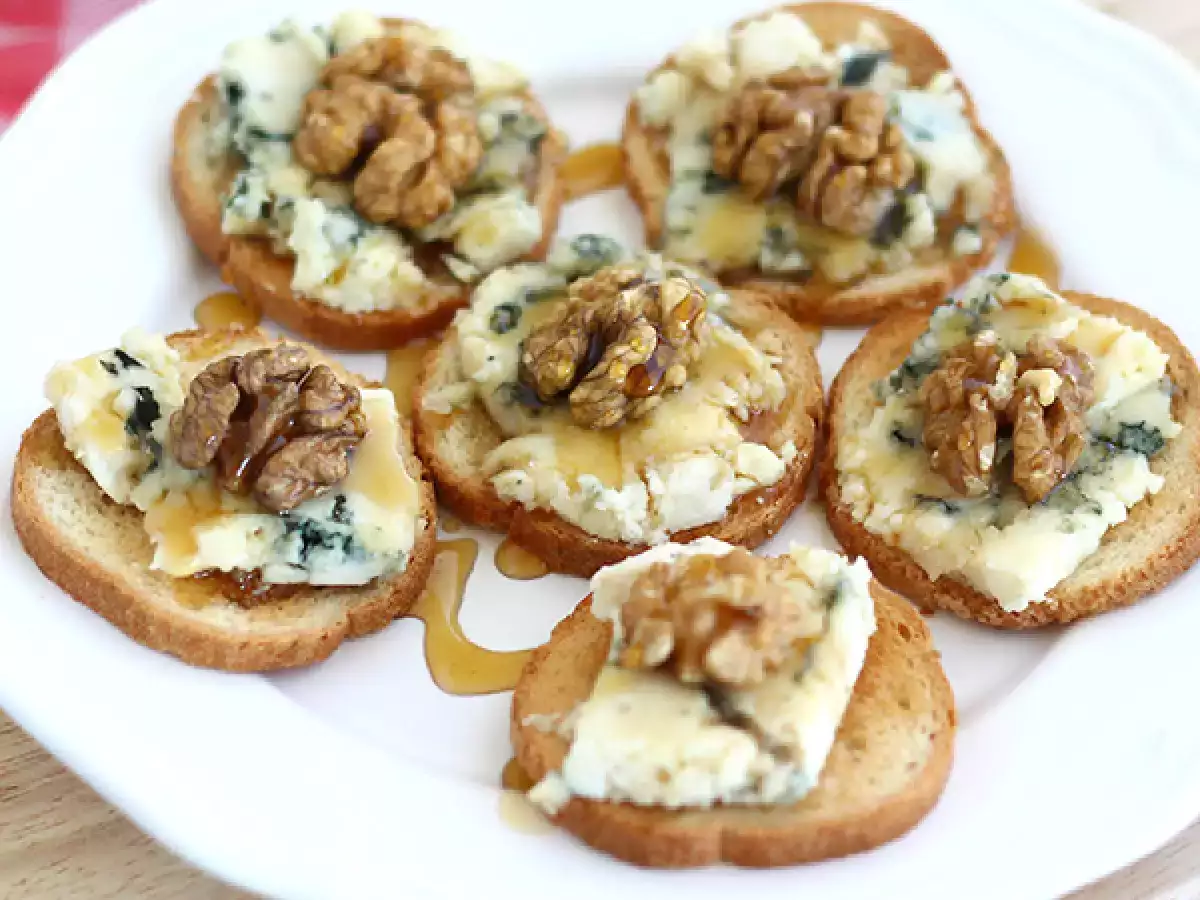 Ricetta Crostini con gorgonzola, noci e miele