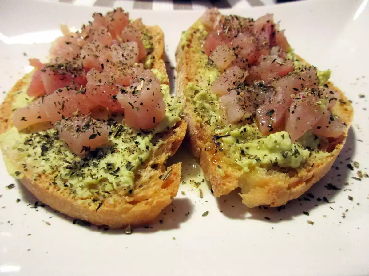 Ricetta Bruschetta con pesce spada, crema di ricotta e piselli