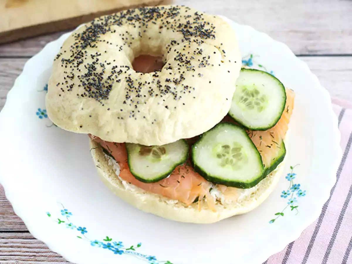 Ricetta Bagel al salmone, cetriolo e formaggio fresco
