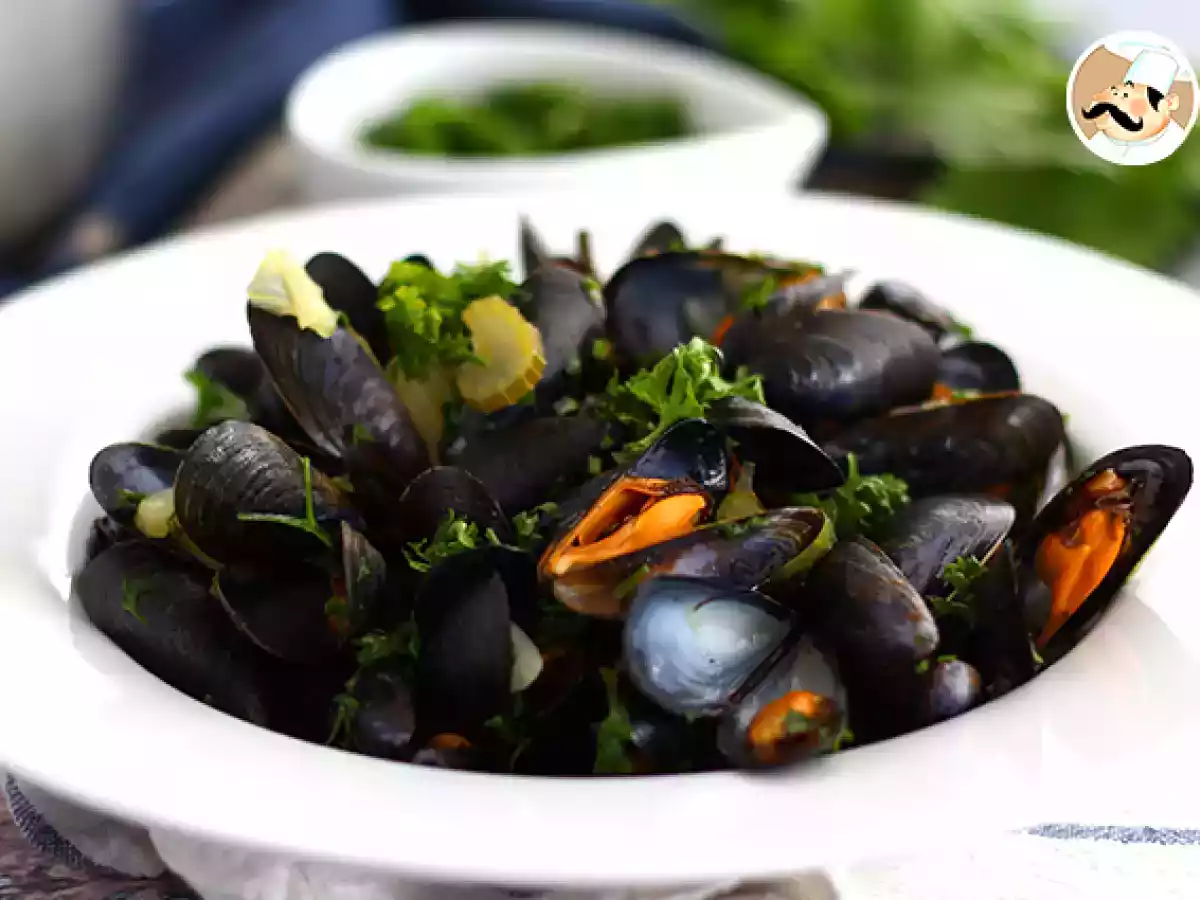Ricetta Cozze alla marinara, la ricetta rapida da preparare con il vino bianco