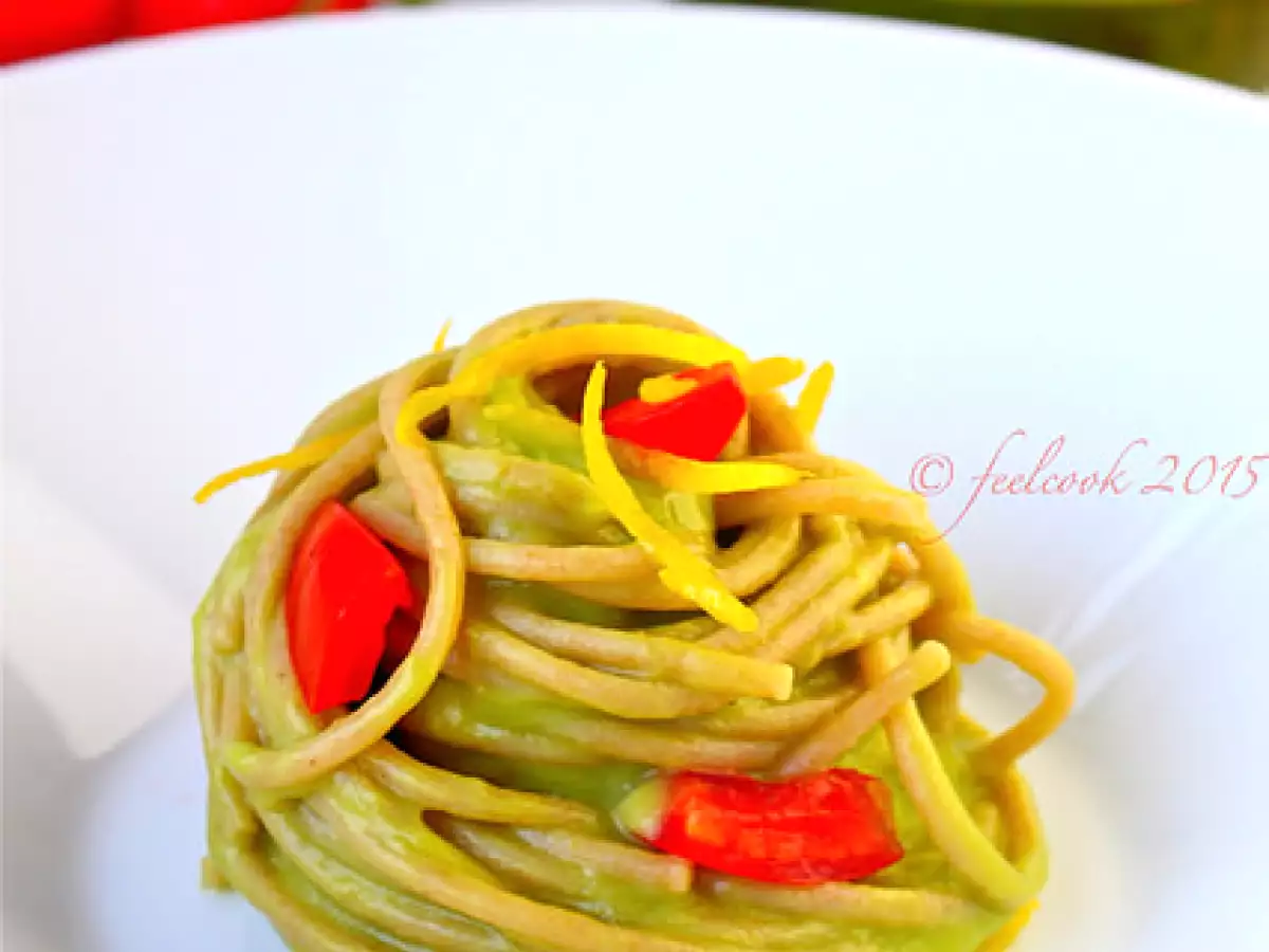 Ricetta Spaghetti integrali al pesto di avocado