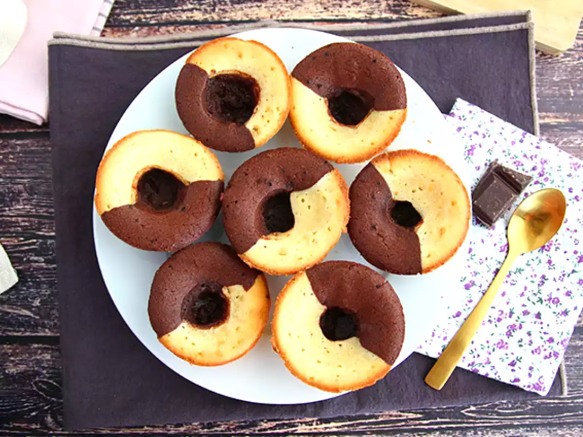 Ricetta Muffin bicolore con cuore fondente al cioccolato