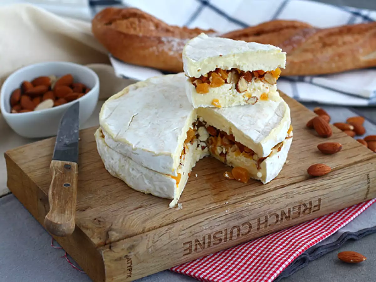 Ricetta Brie farcito con mandorle e albicocche secche: antipasto veloce