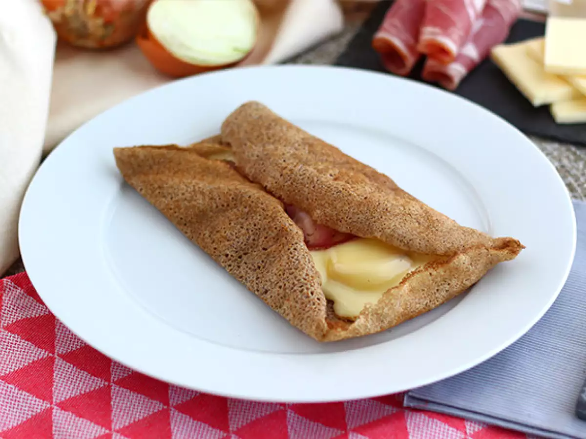 Ricetta Galette di grano saraceno con scamorza, pancetta e patate