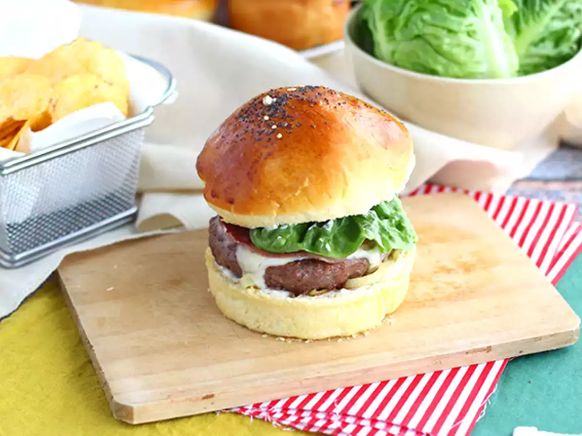 Ricetta Cheeseburger con pancetta e cipolla