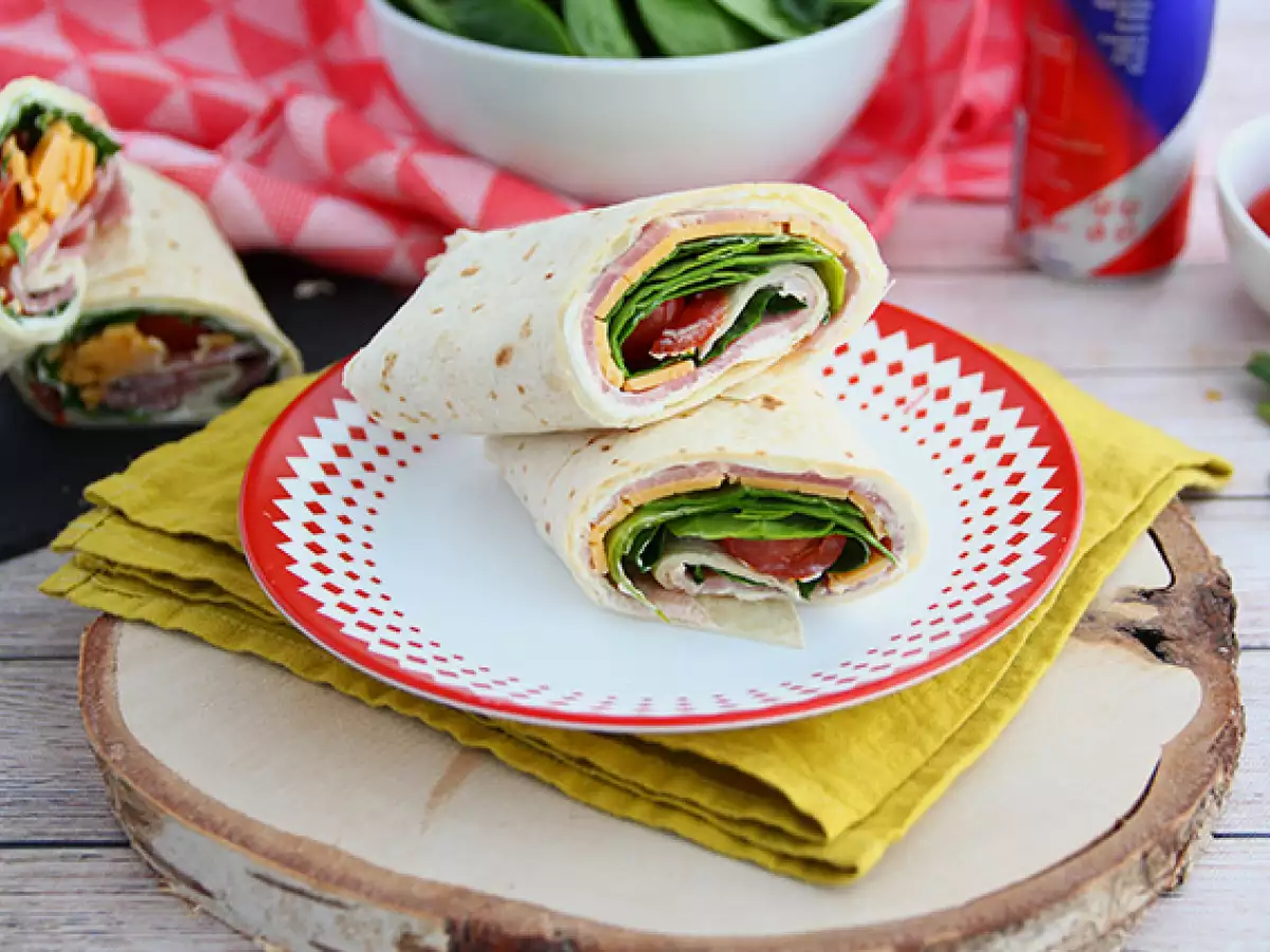 Ricetta Piadina arrotolata con prosciutto cotto, cheddar e spinaci