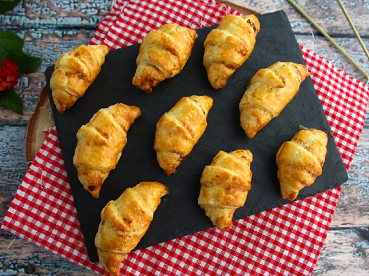 Ricetta Cornetti di sfoglia con prosciutto cotto e formaggio fresco
